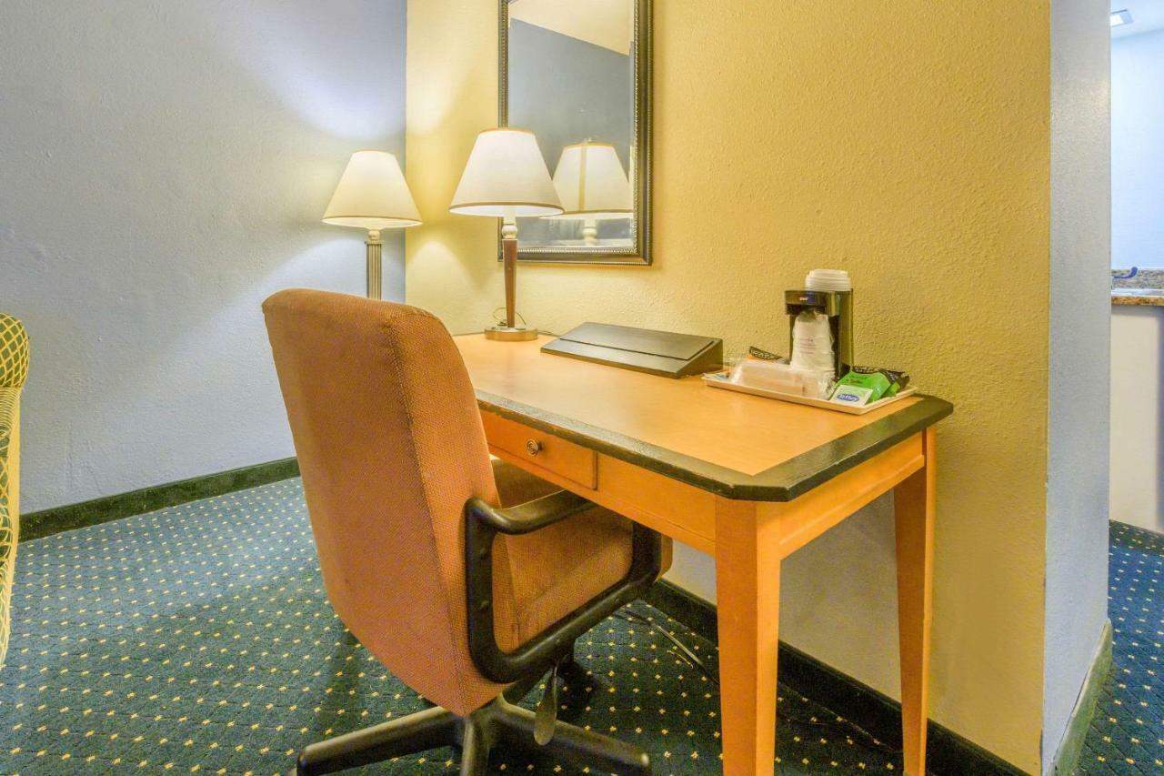 Aire Hotel Lebanon Hershey Bagian luar foto